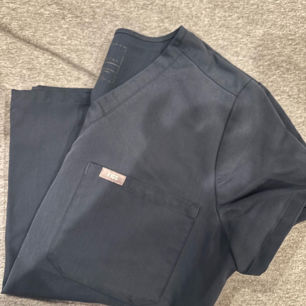 Figs scrub top